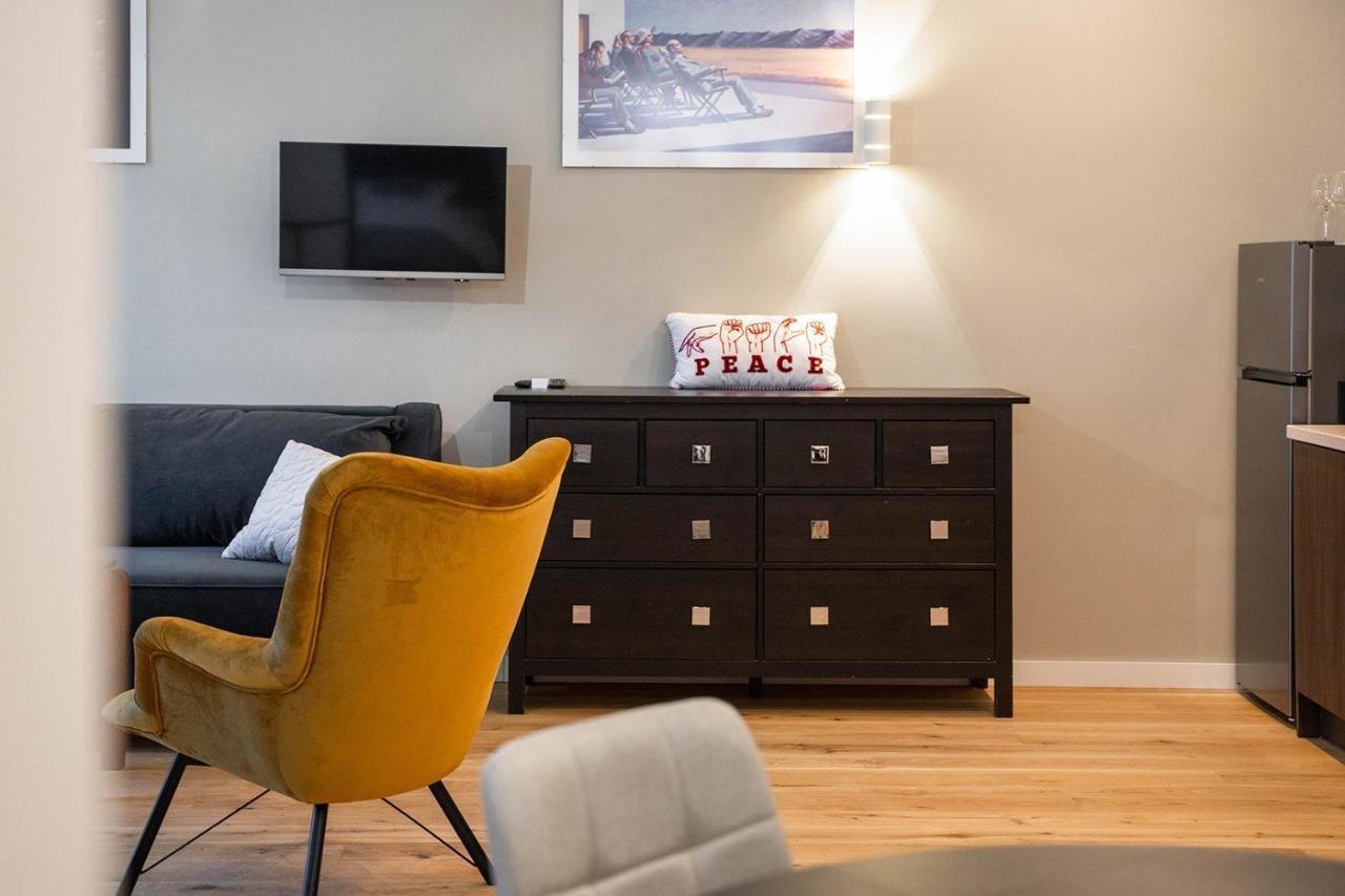 Piekna Yellow Apartment *