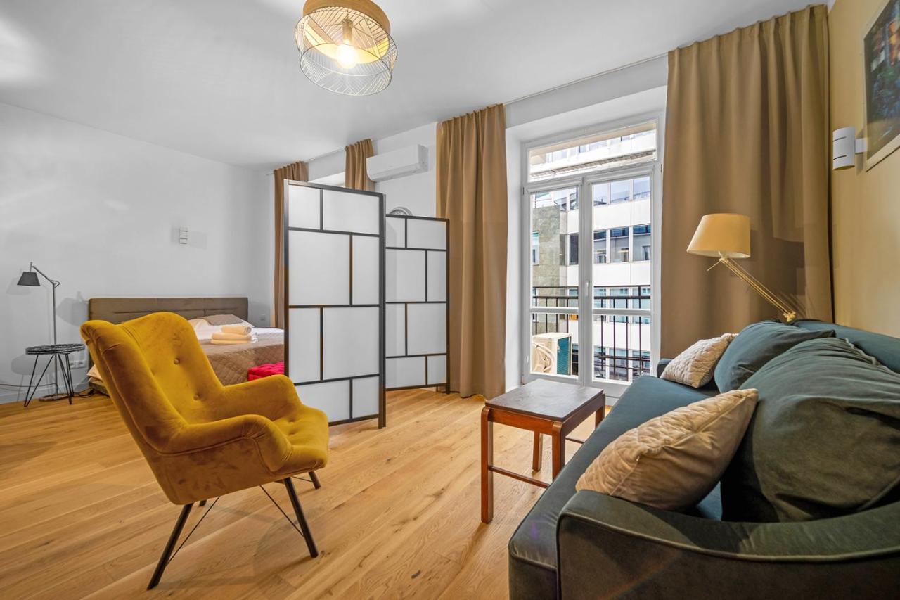 Piekna Yellow Apartment