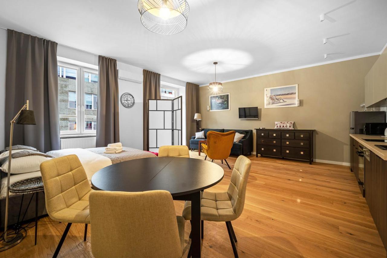 Piekna Yellow Apartment