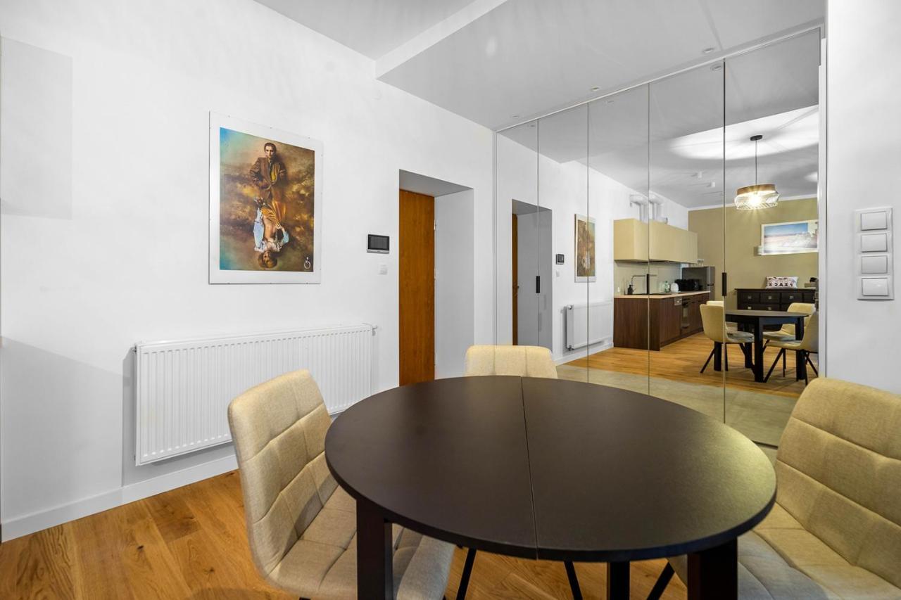 Piekna Yellow Apartment Warsaw